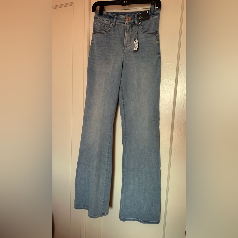 Express curvy high rise flare jeans in Size 2